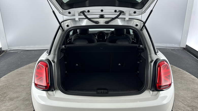 MINI Hatchback 135kW Cooper S Level 2 33kWh 3dr Auto Electric Hatchback